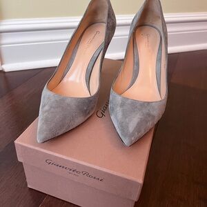 Gianvito Rossi Elegant Gray Suede Heels